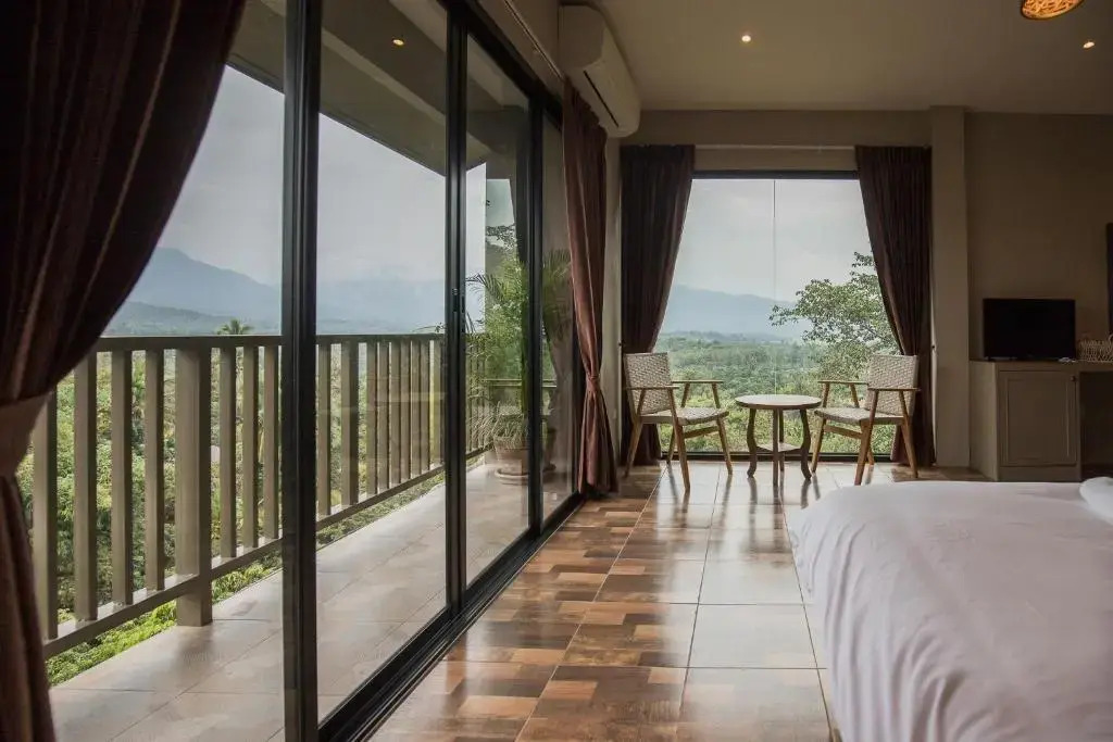 Thanburi resort
