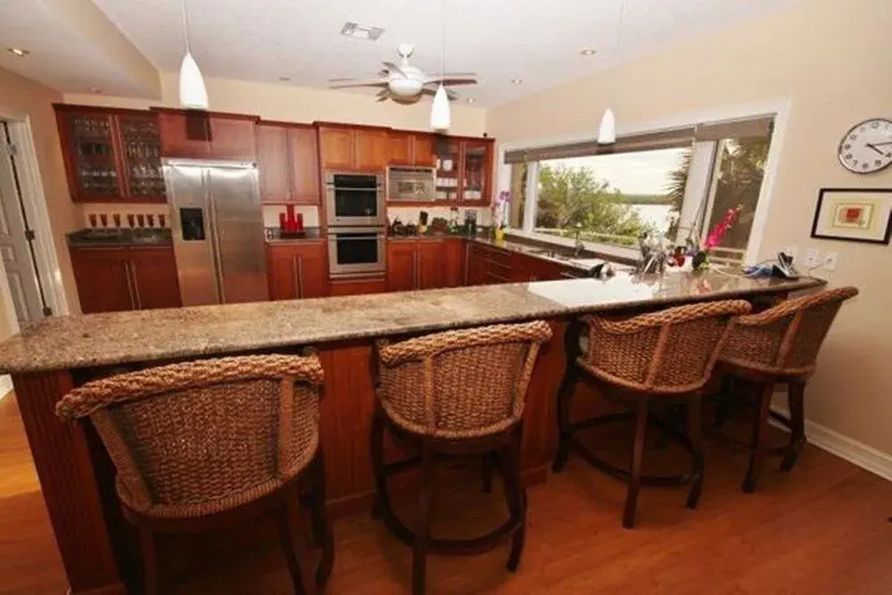 Luxury on the Lagoon Apartment 4