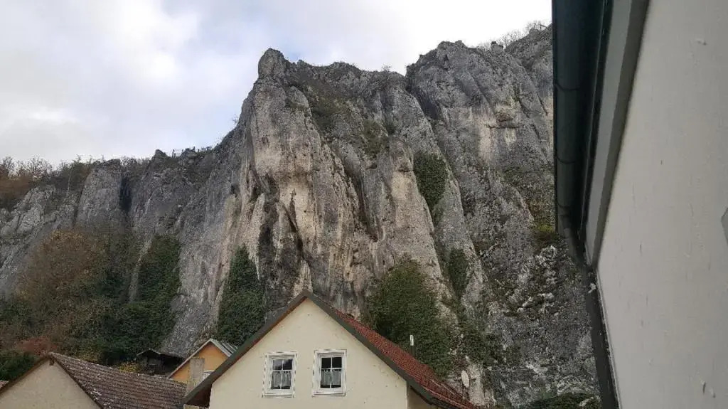 Cafe Altmühl, Ferienwohnungen Gästehaus Krimhilde direkt am Wasser