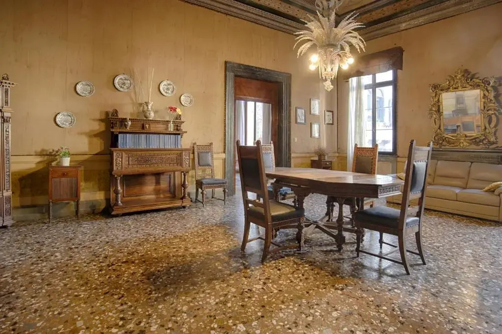 Vintage Venice Apartment