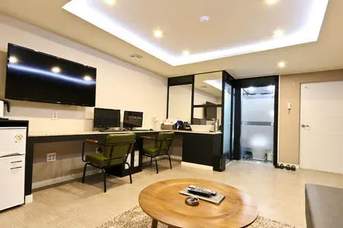 Haru Hotel