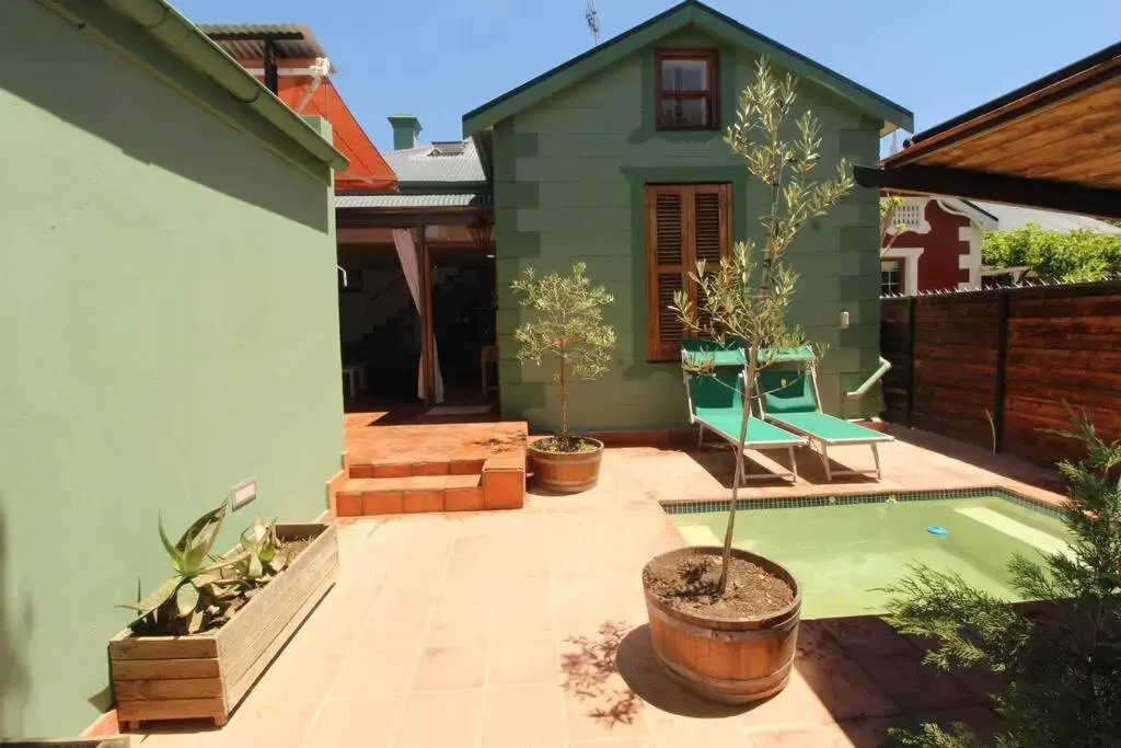 * Couples and family secluded getaway + pool*