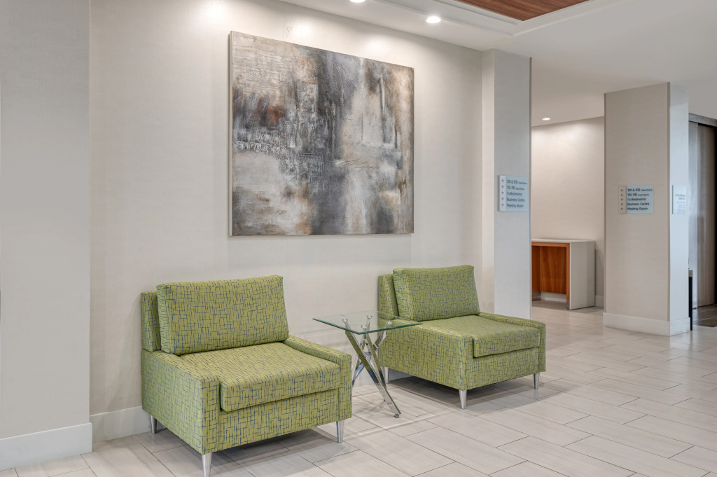 Holiday Inn Express Hotel & Suites Ottawa Airport by IHG