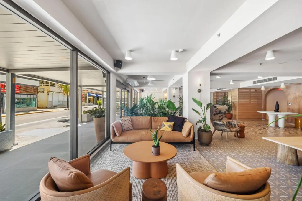 HiBird- Apartment and Suites Hotel