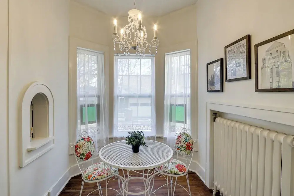 Historic Home Overlooking Central Riverside Park!