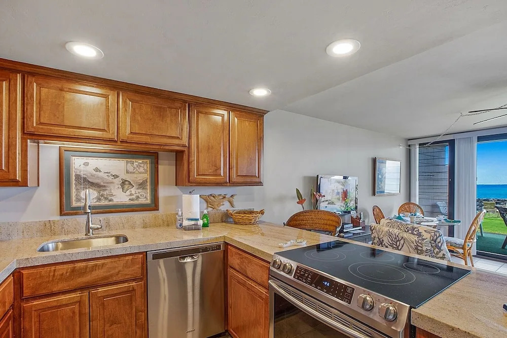 Kaleialoha 106 Ocean Front 1bd/1ba 1 Bedroom Condo by RedAwning