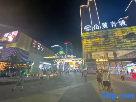 Xisu Homestay (Huaihua South Station Wanda Plaza)