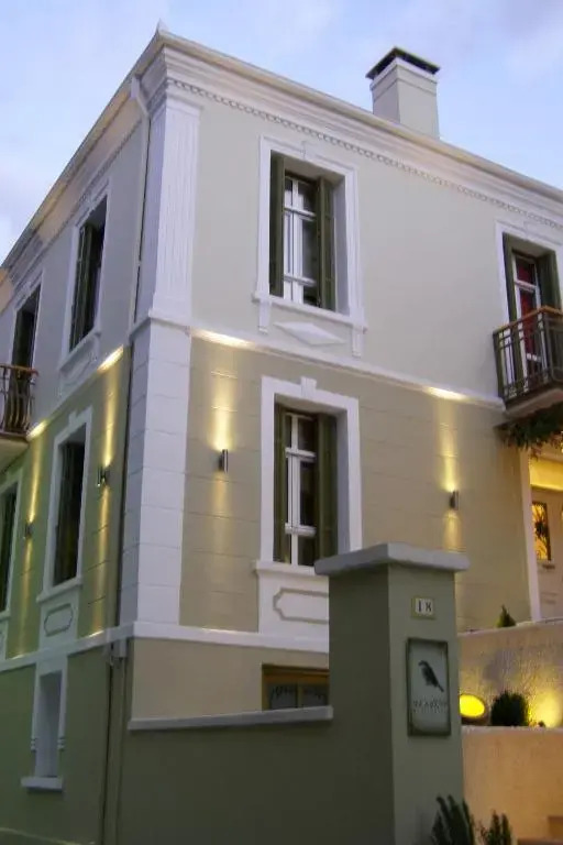 Room "honeybee" in a neoclassical house
