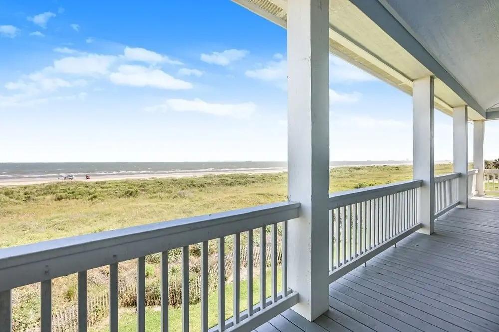 Seashells By The Seashore 3 Bedroom Home by RedAwning