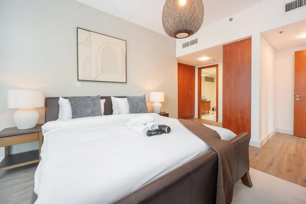 Well-furnished 3 Bedroom in Park Towers Difc