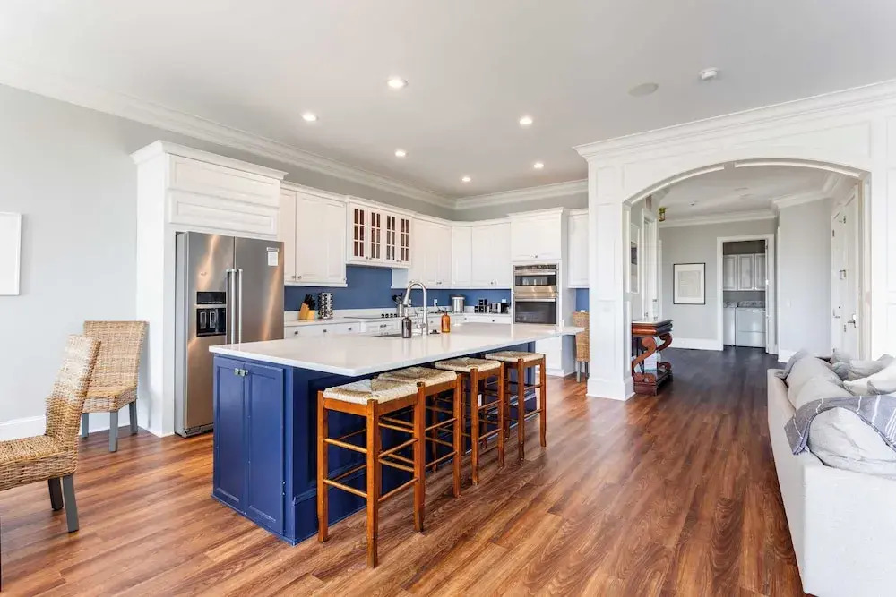 Oceanfront, Pool+hot Tub, Game Room, Views Steps to Beach Lido by Avantstay