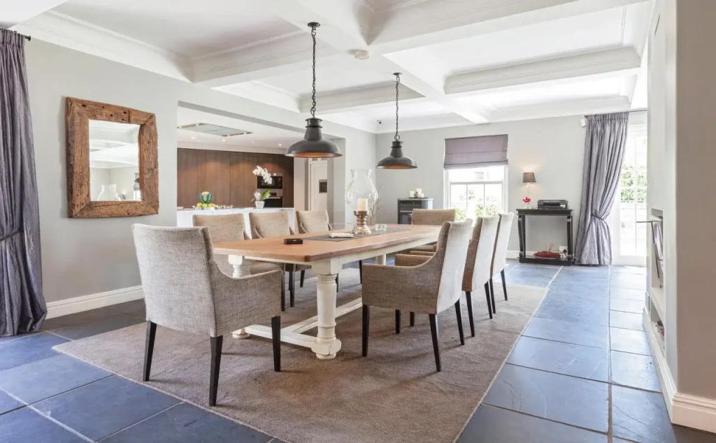 14 on Klein Constantia, Adults only