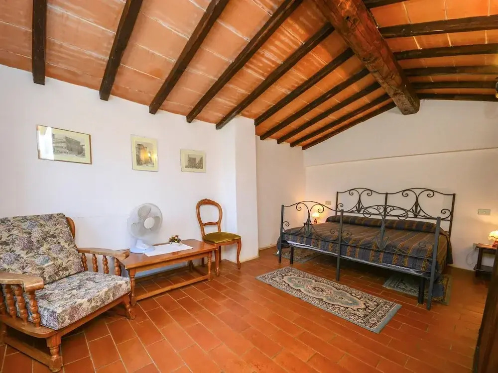 Cozy Farmhouse in Castiglione del Lago With Swimming Pool