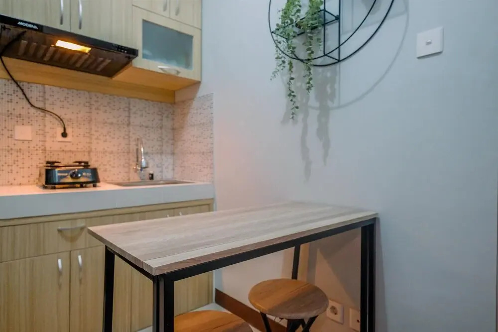 Comfort 1Br At Royal Heights Apartment