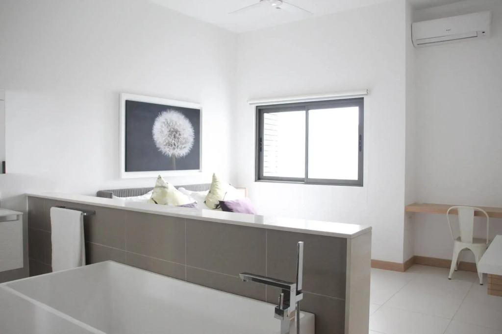 Latitude Luxury Seafront Apartments