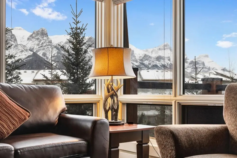 Exquisite 2BR/2BTH Luxury Condo with Mountain View