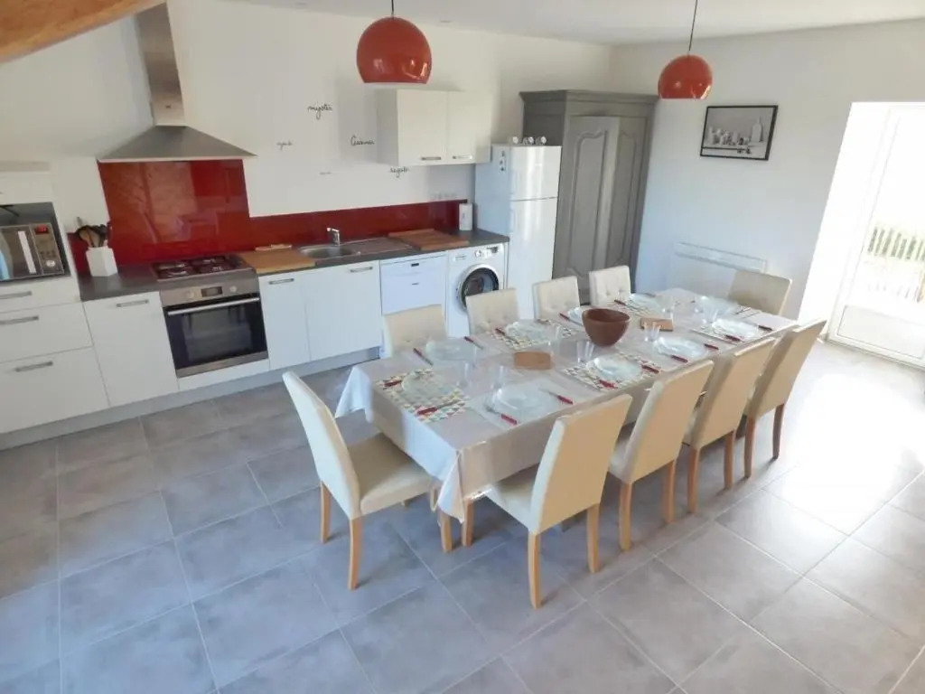 Gîte rénové avec jardin clos, proche plages, Wifi, parking pour voiture électrique - FR-1-426-164