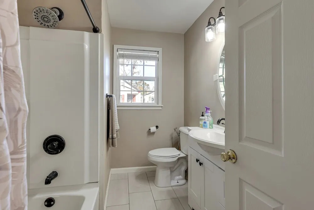 2 Mi to Downtown Savannah: Historic Home