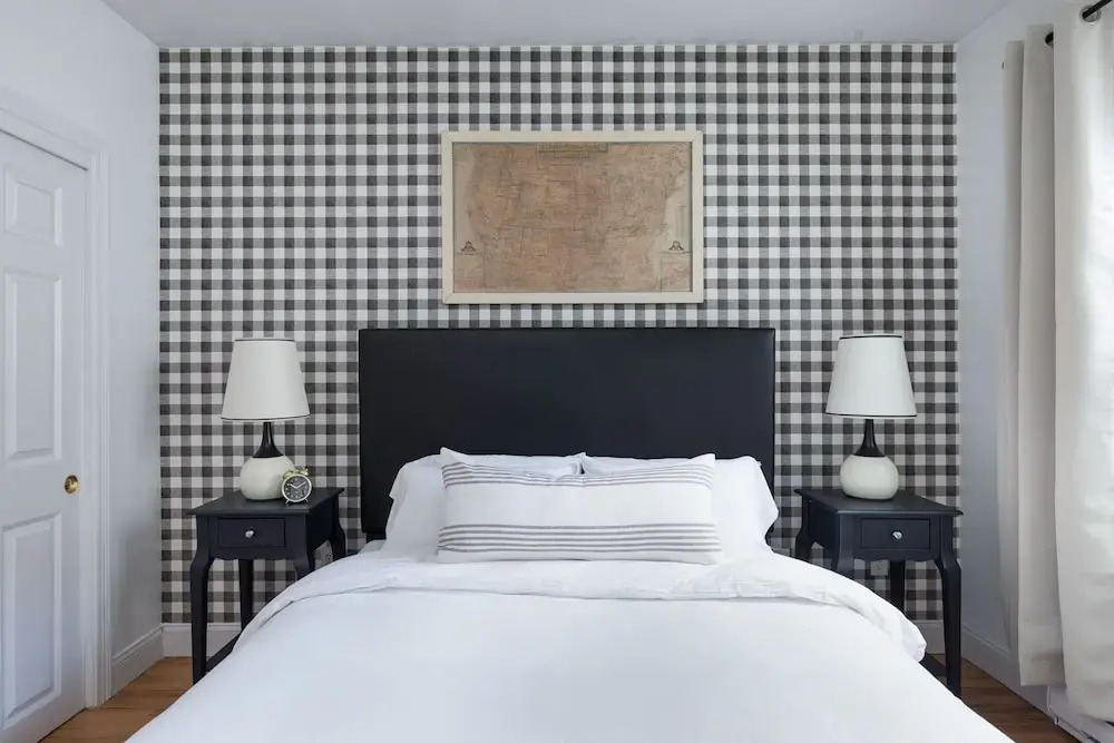 Premier Theater District Suites by Sonder