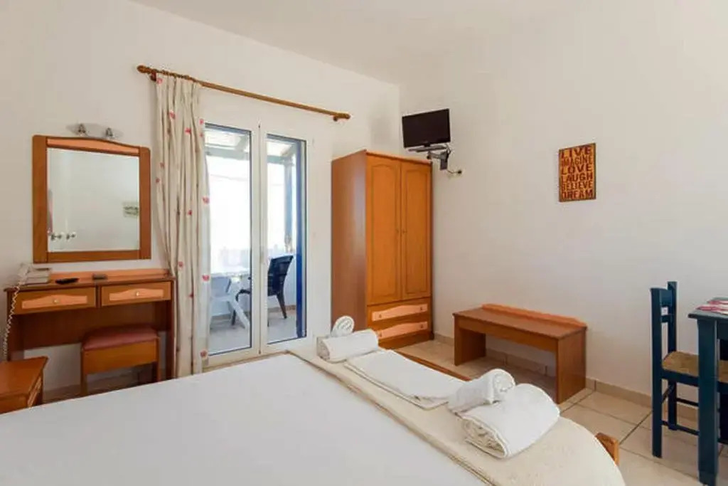 Contaratos Holiday Lettings 2