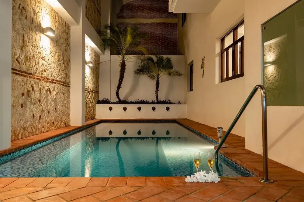 Amazing 6BR 2Pools - Sundeck & BBQ