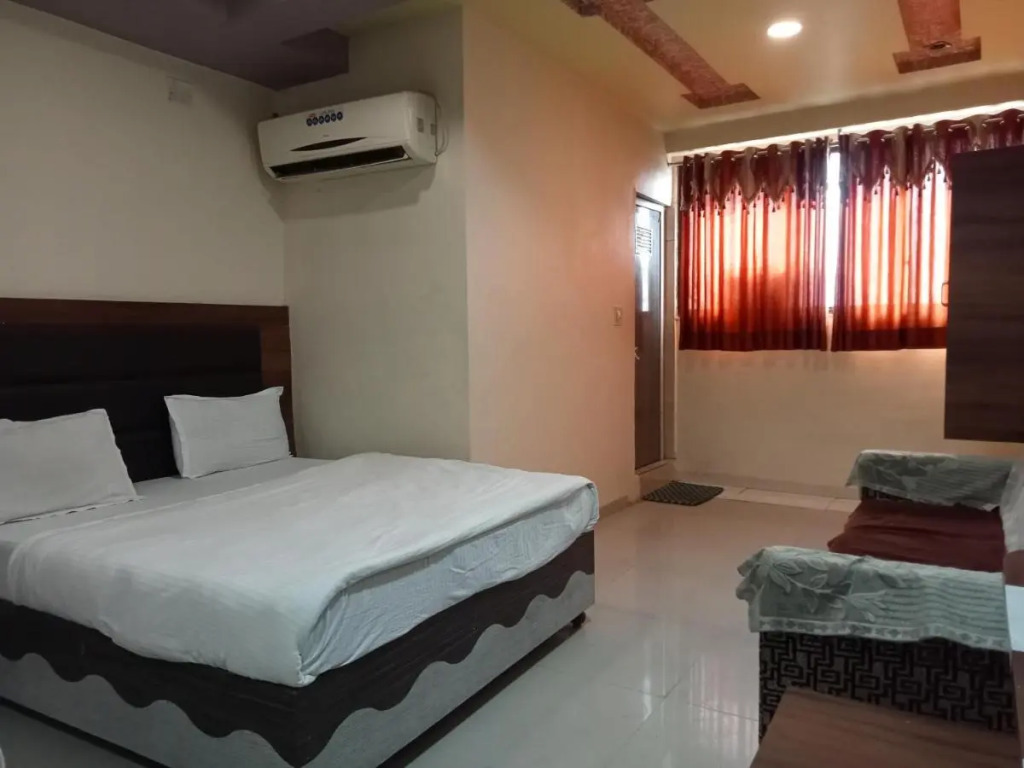 OYO Spot on  8592 Hotel Paras Palace