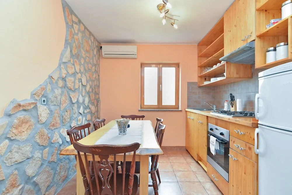 Apartment 1700