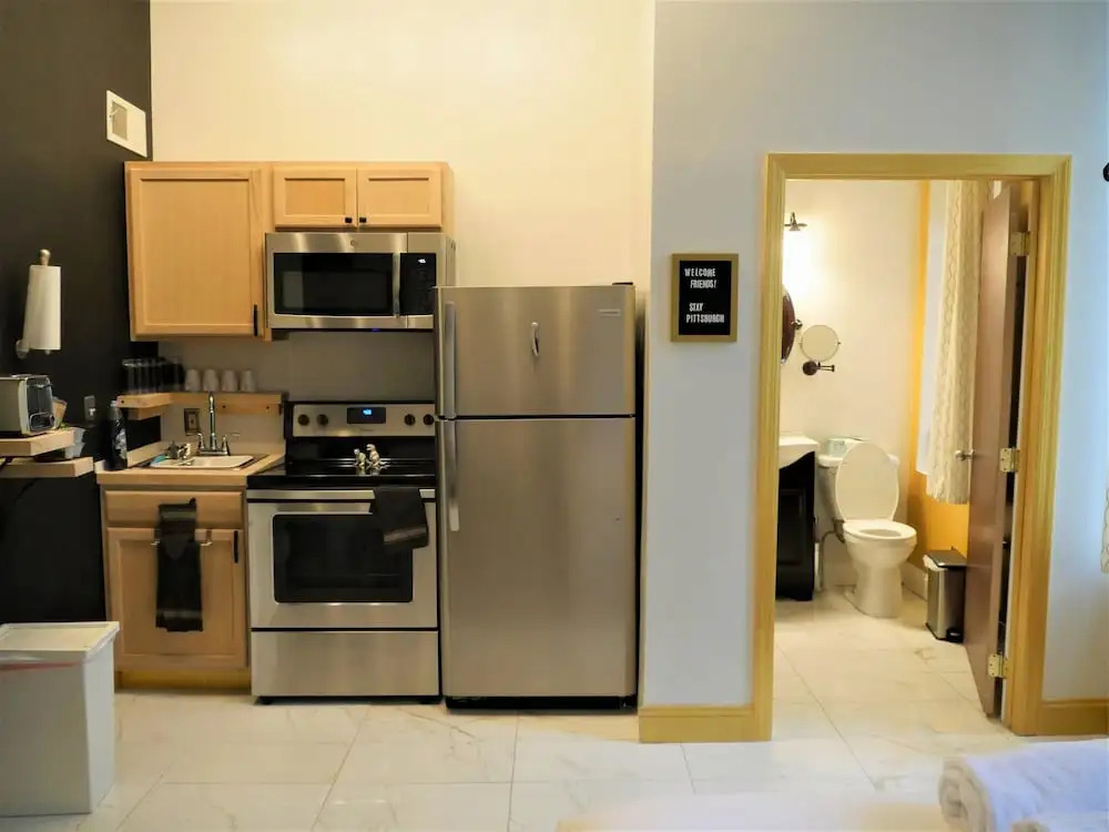 Central Downtown Queen Bed Walk to all Venues