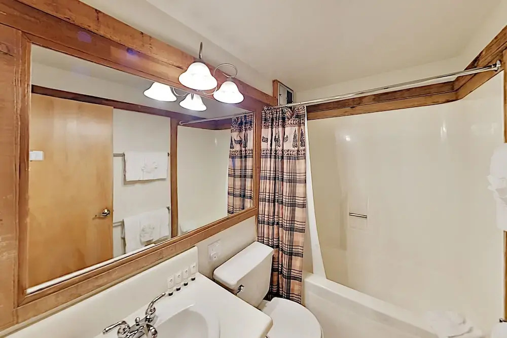 4020skiv 2 Bedroom Condo