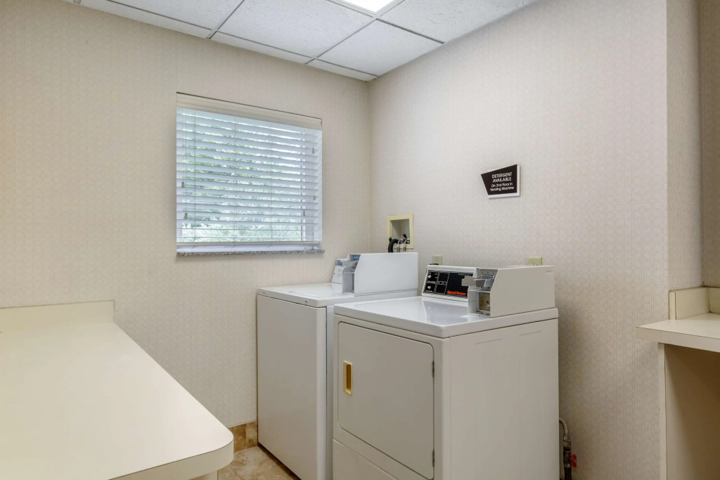 Best Western Plus New England Inn & Suites