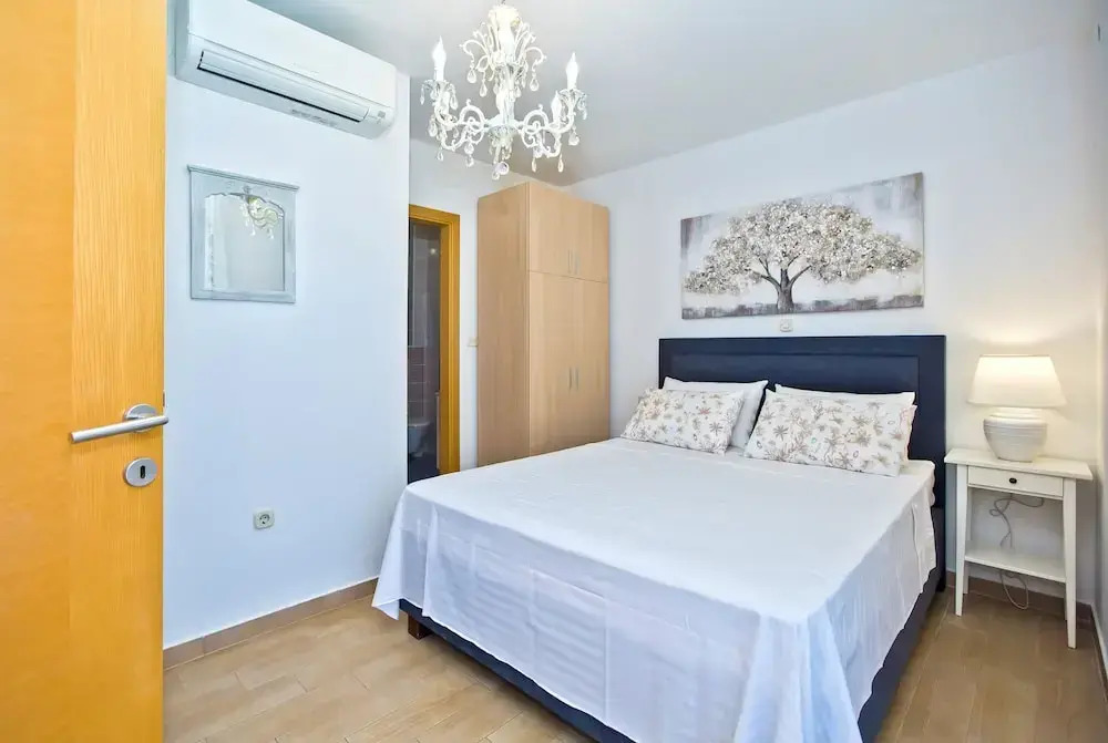 Luxurious Apartments Maslina with Beach