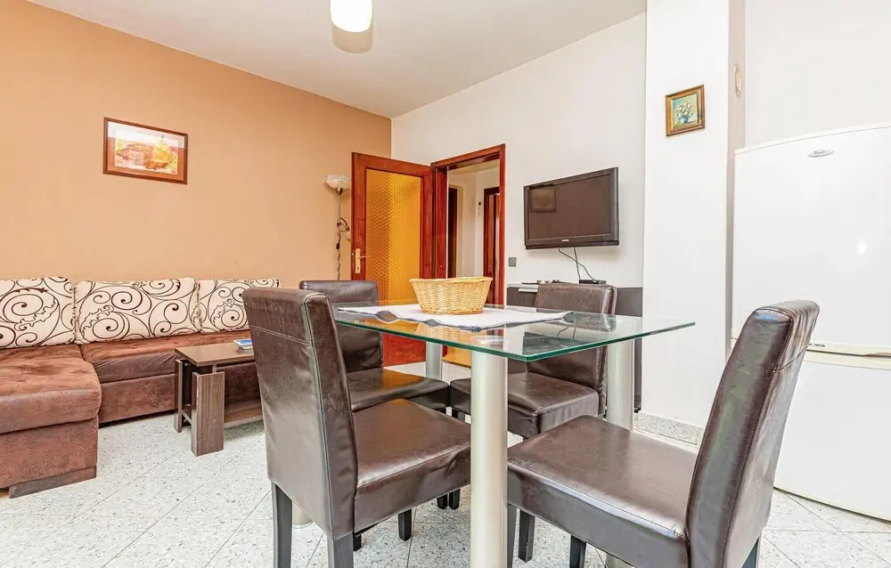 Nice Home in Betina With Wifi and 2 Bedrooms