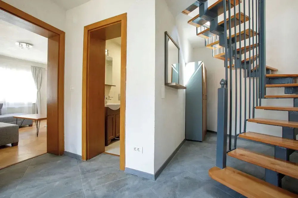 AKI GRAY Apartment