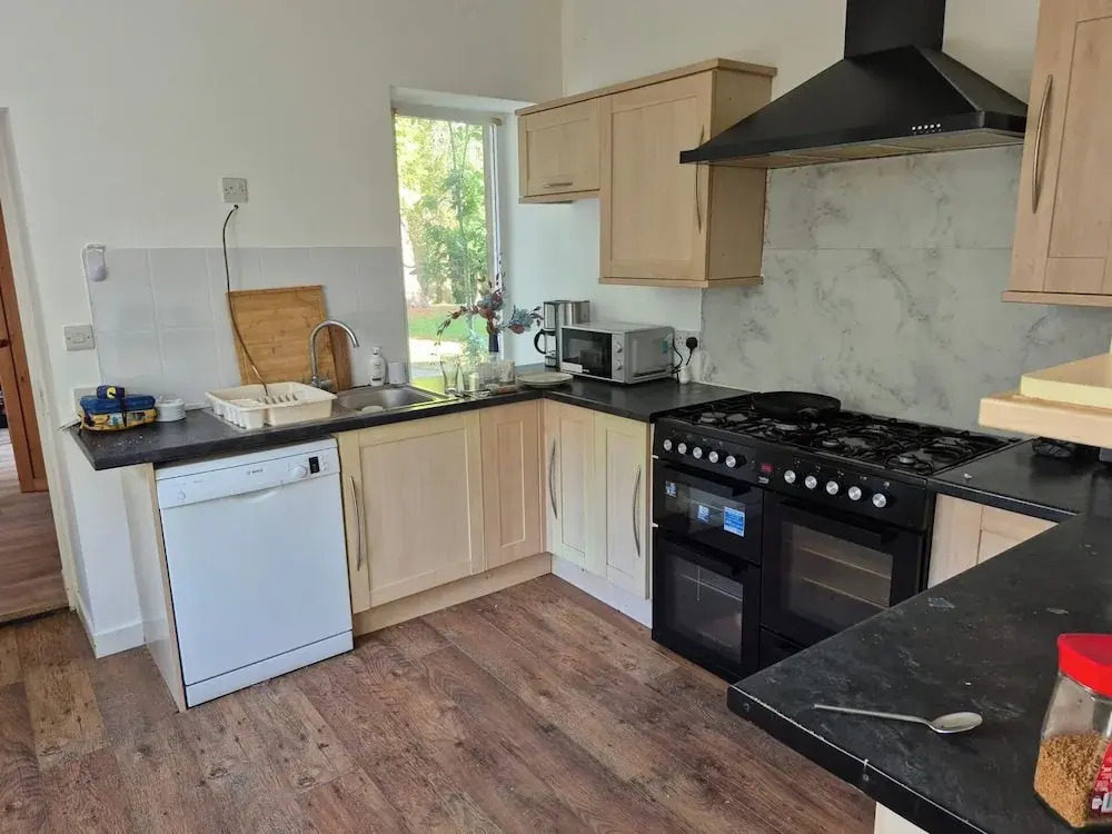 Bellhouse Hassendeanburn- Sleeps 10 hot tub