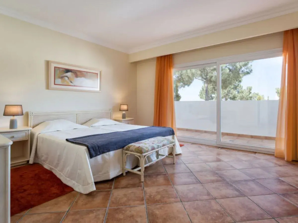 V2 GARRaO 650M FROM THE BEACH
