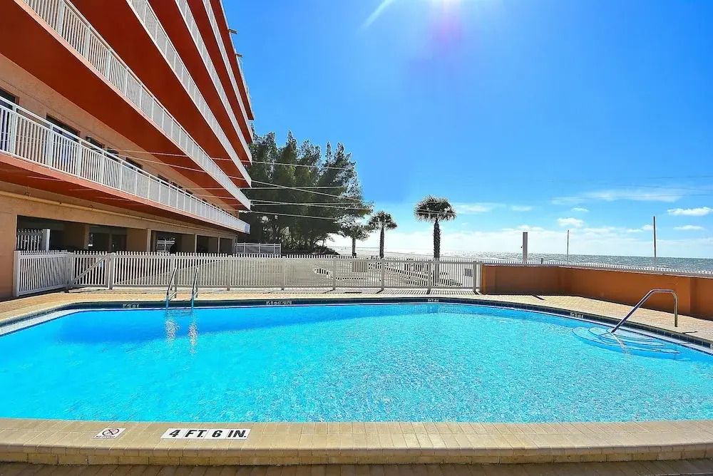 Sunset Chateau 609 Top Floor/ Amazing Views/ Great Location!