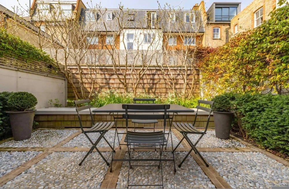 Parkside Mews 3 Bedroom Home With Garden