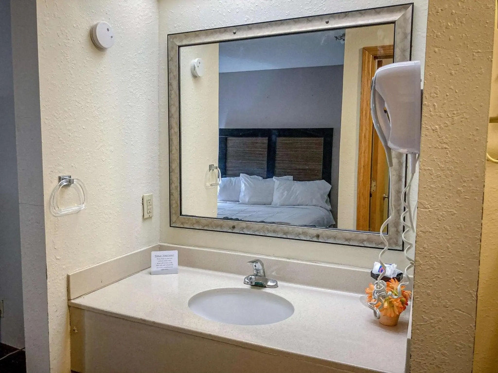 Motel 6 Elkhart, IN