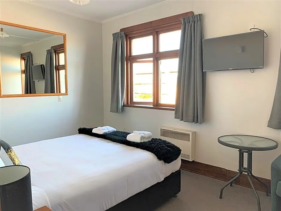 Ranfurly Hotel