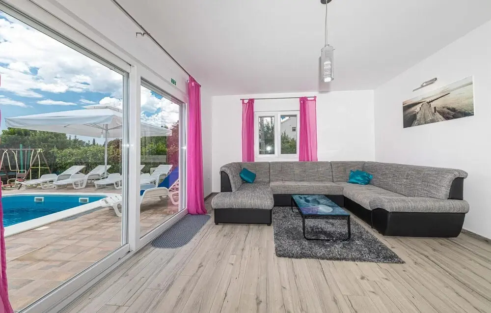 Beautiful Home In Kastel Kambelovac