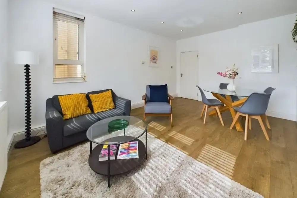 The Earl's Court Hideaway - Warm 3bdr House