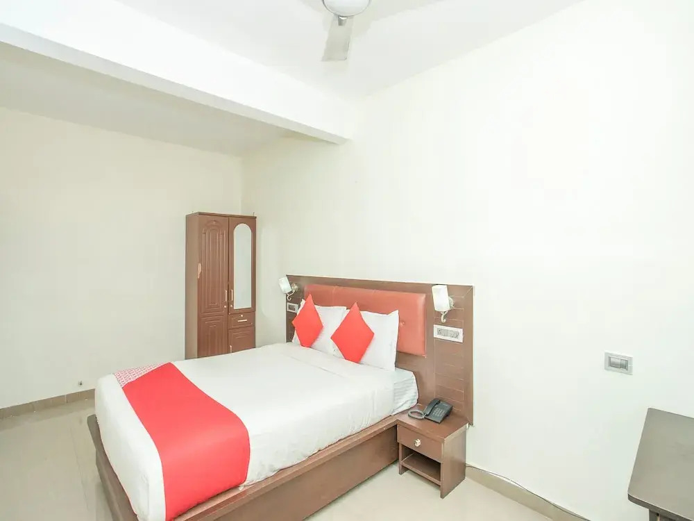 OYO 13170 Sky Suites