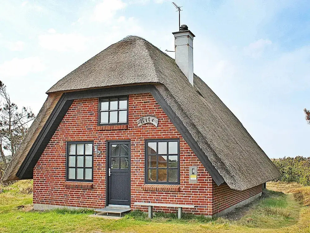 Cozy Holiday Home With Roofed Terrace in Hvide Sande