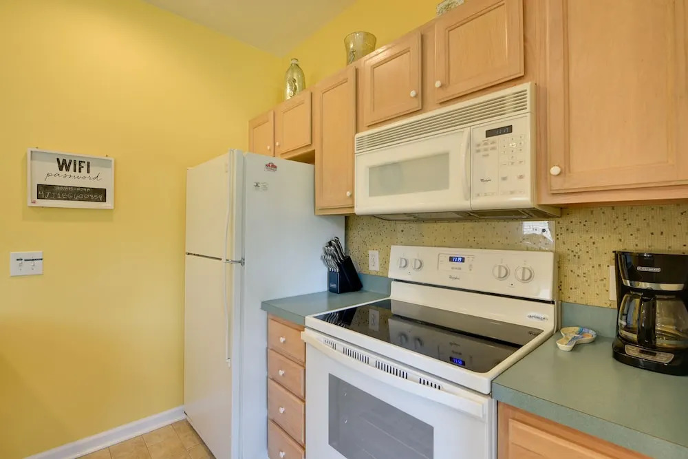 Coastal Sunset Beach Condo w/ Private Balcony!