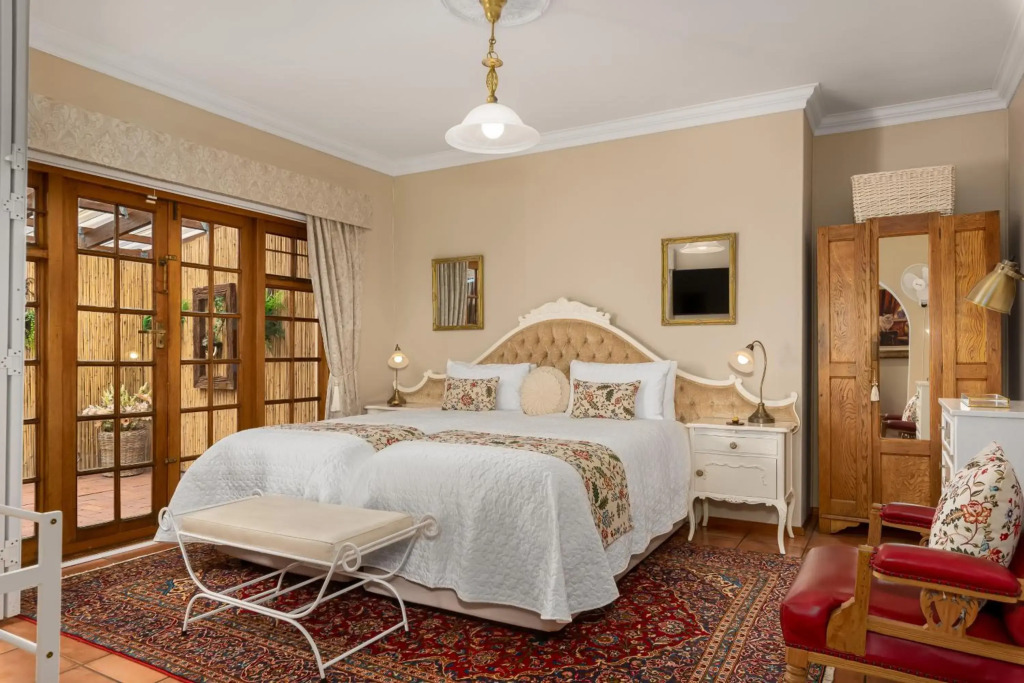 Meerendal Cottage-Affordable Luxury