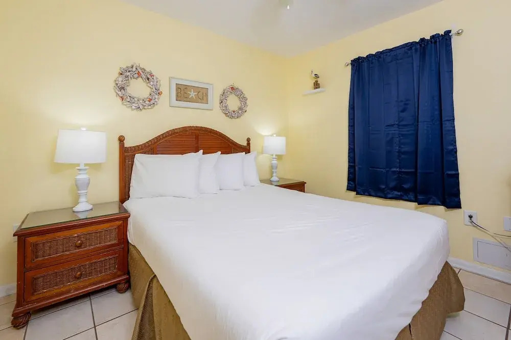Island Winds West 876 1 Bedroom Condo