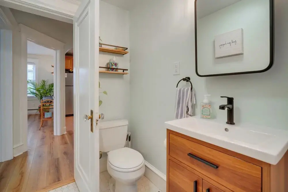 Walk to Beach: Dog-friendly Ventnor City Retreat!