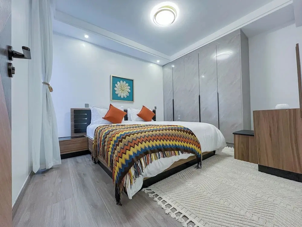 Moonlight Manor by Edmor Suites