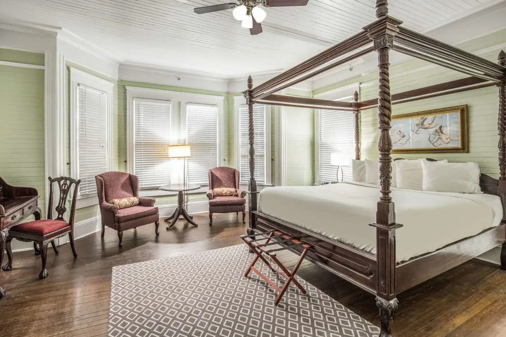 Coombs Inn & Suites