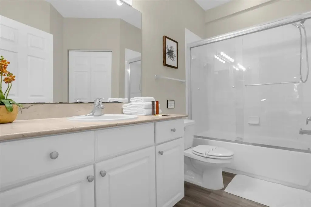4 Bd 3 Ba Lucaya Village 4-105